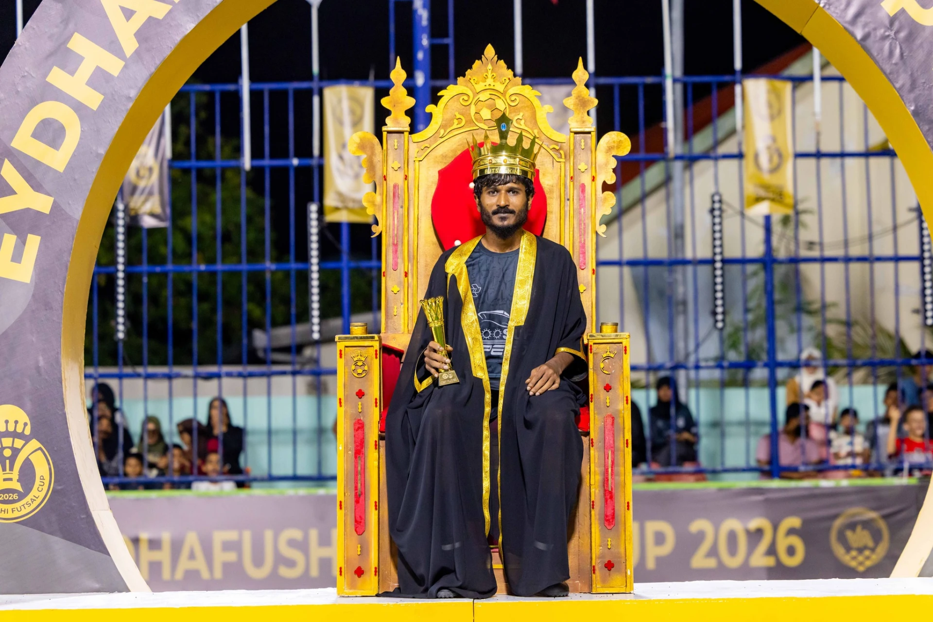 މުބާރާތުގެ ކިންގުގެ މަގާމް ހޯދި ފާއްޓެ. މުބާރާތުގައި 15 ގޯލު ޖަހައި ރަން ބޫޓޫ ވެސް ހޯދީ ފާއްޓެ. ފޮޓޯ: އޭދަފުށި ކައުންސިލް